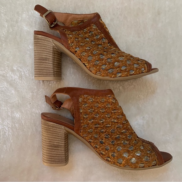 Morena Gabrielli Woven
Shooties - Picture 3 of 8